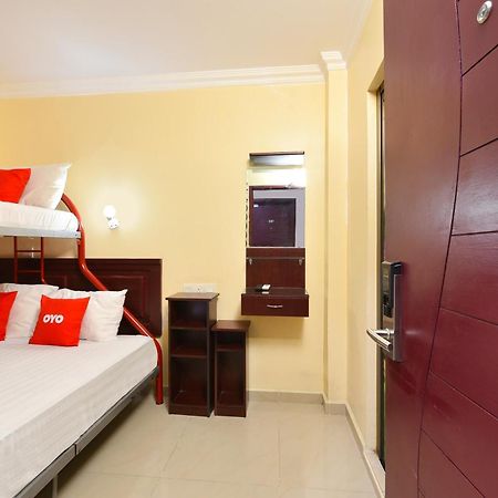 Super Oyo 90562 J Hotel Pj Petaling Jaya Exterior photo