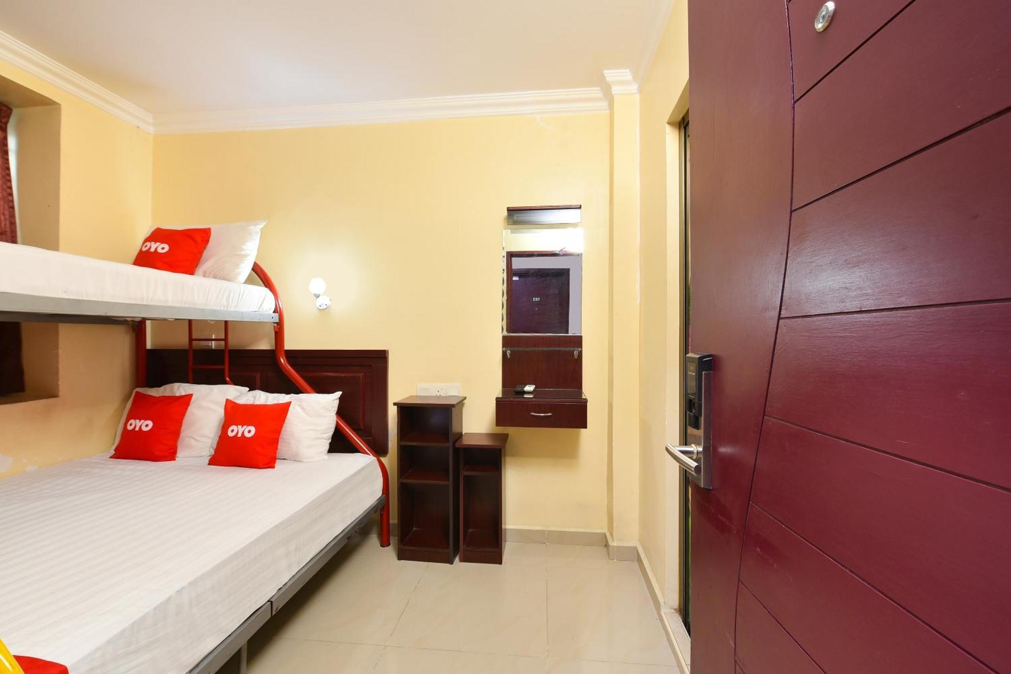 Super Oyo 90562 J Hotel Pj Petaling Jaya Exterior photo