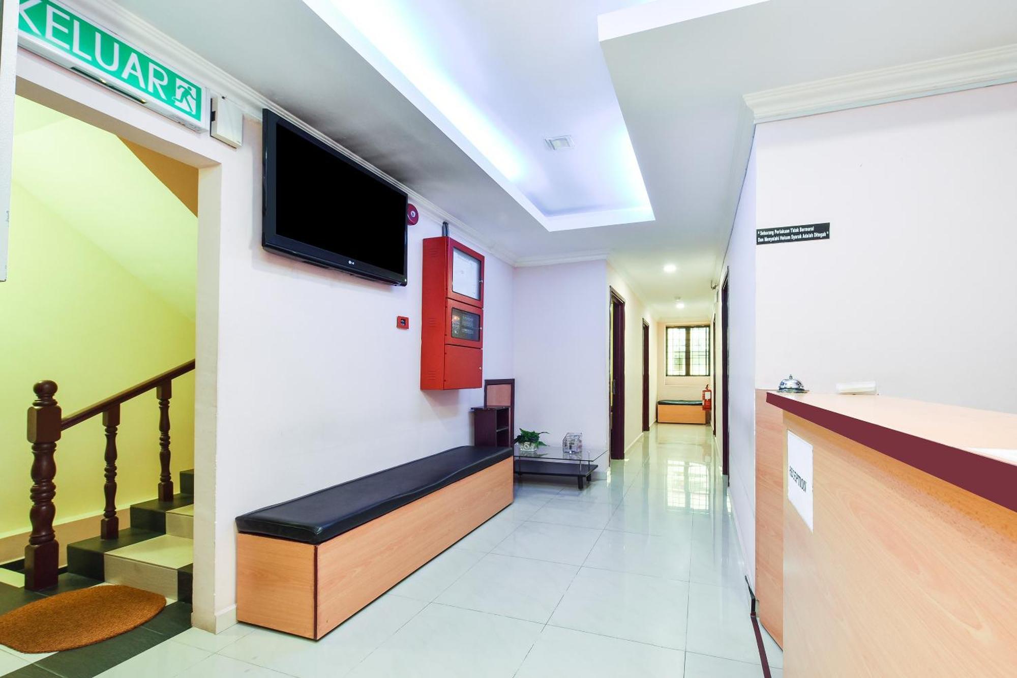Super Oyo 90562 J Hotel Pj Petaling Jaya Exterior photo