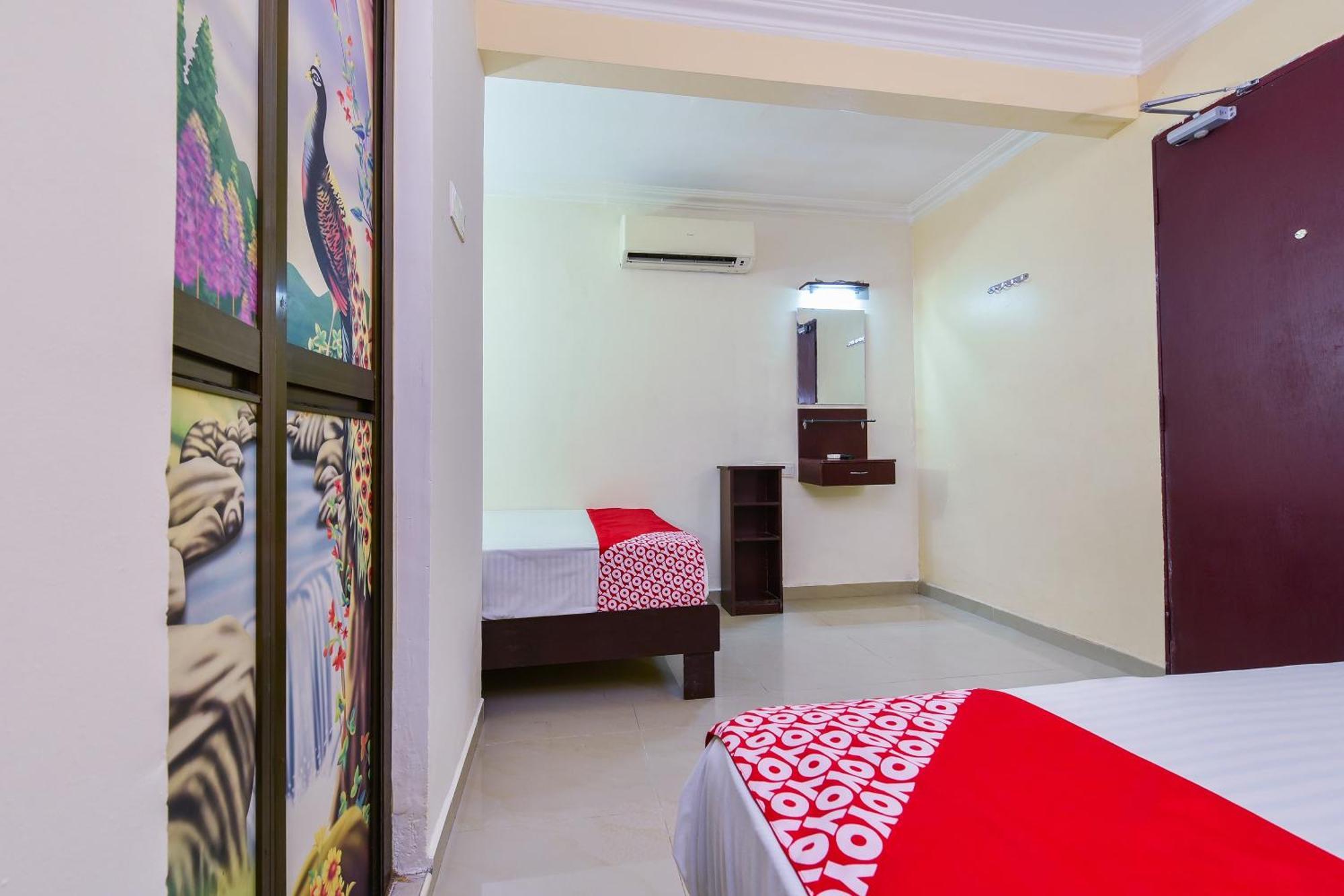 Super Oyo 90562 J Hotel Pj Petaling Jaya Exterior photo