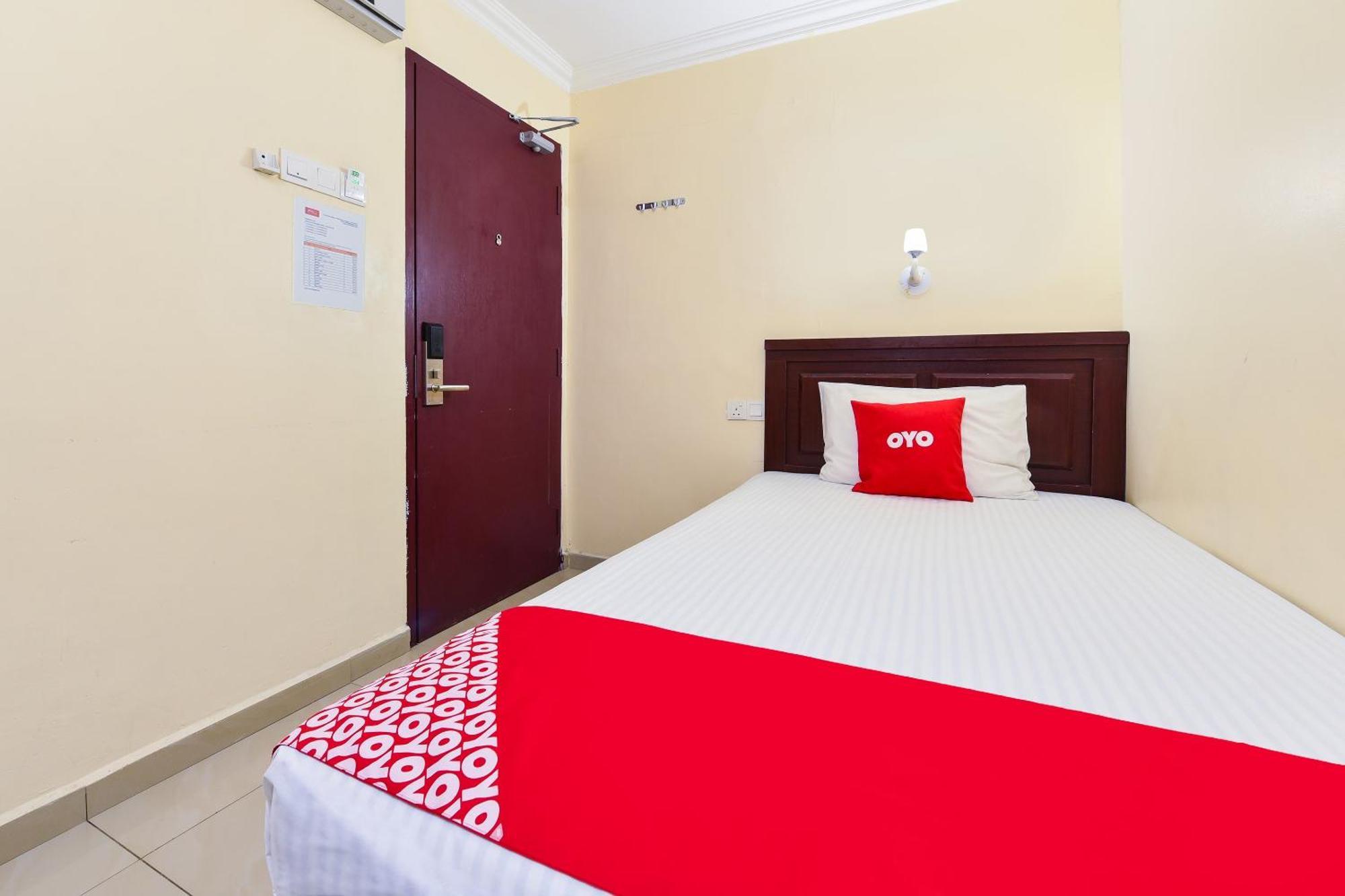 Super Oyo 90562 J Hotel Pj Petaling Jaya Exterior photo