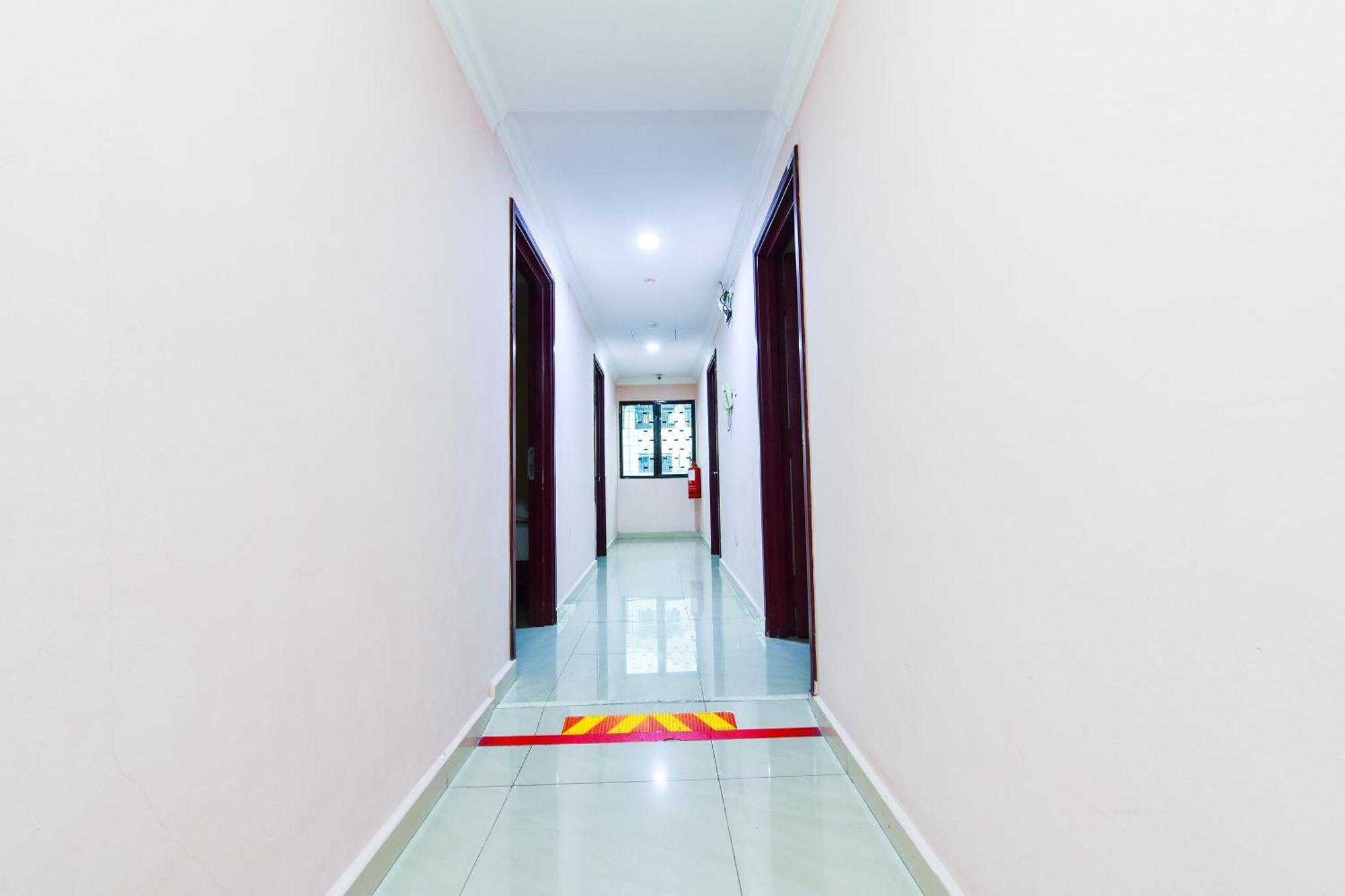 Super Oyo 90562 J Hotel Pj Petaling Jaya Exterior photo