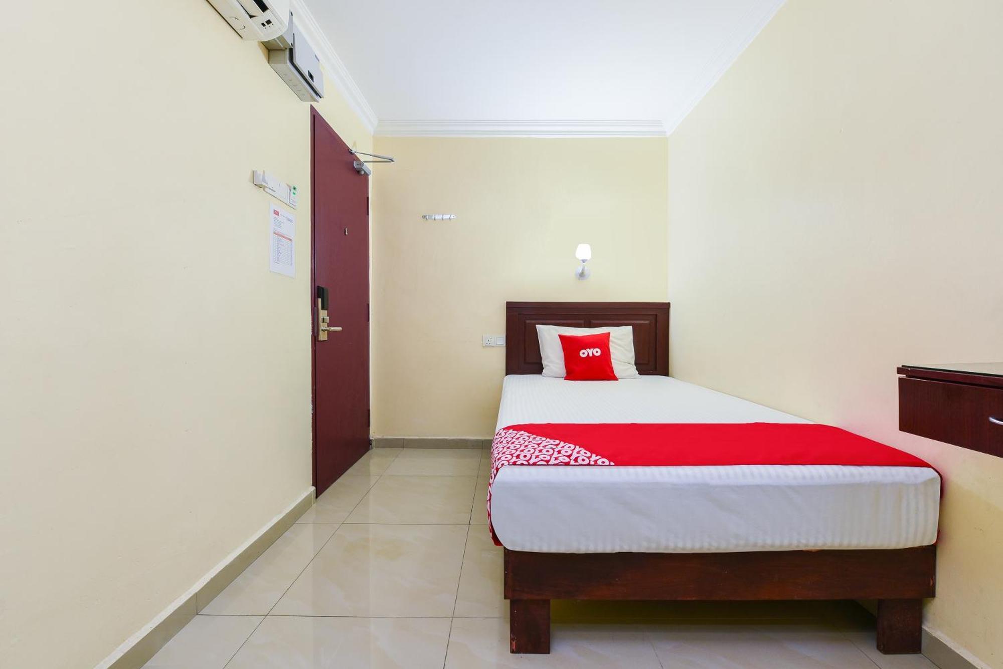 Super Oyo 90562 J Hotel Pj Petaling Jaya Exterior photo